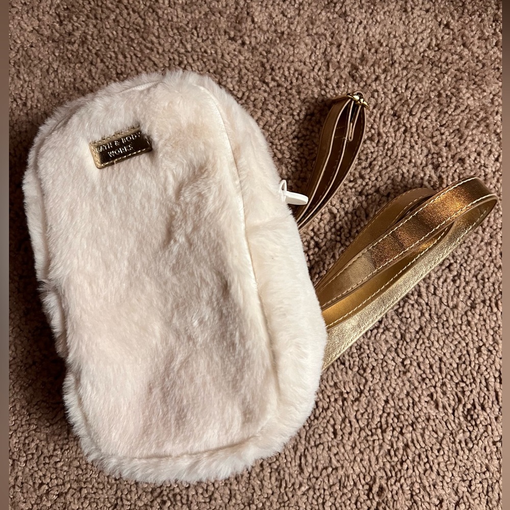 Bath and Body Works Christmas White Fuzzy Mini Sling Bag